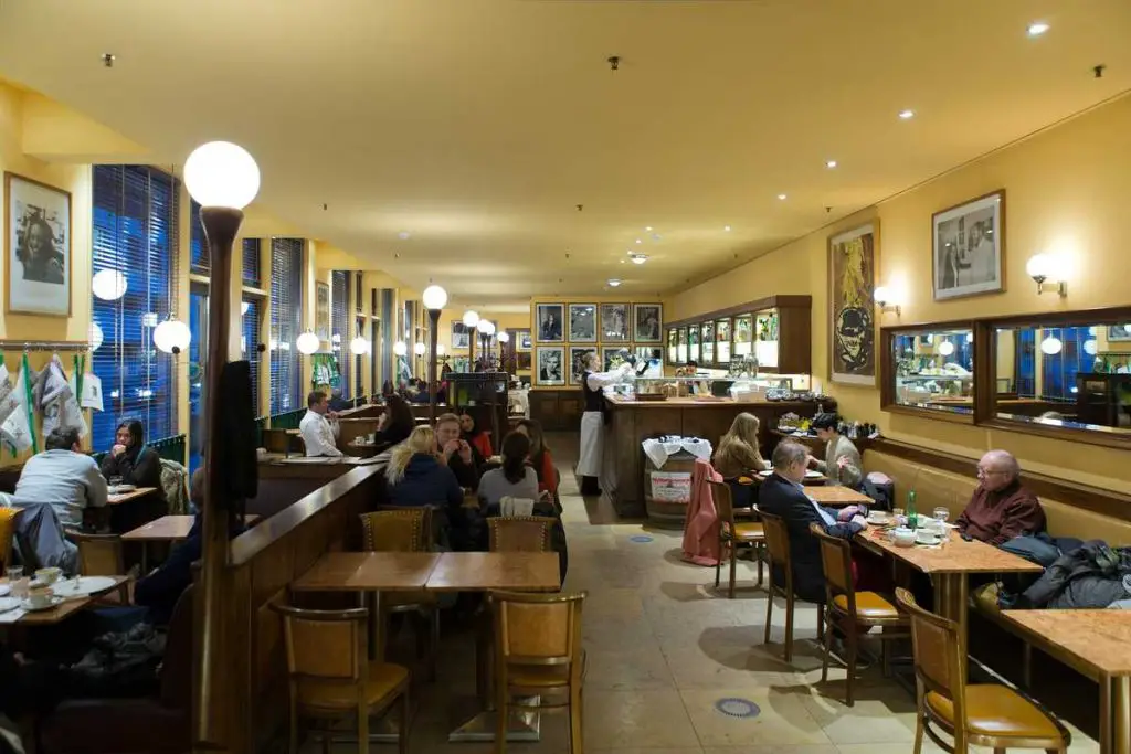 Das Cafe Einstein: Eine Berliner Institution
