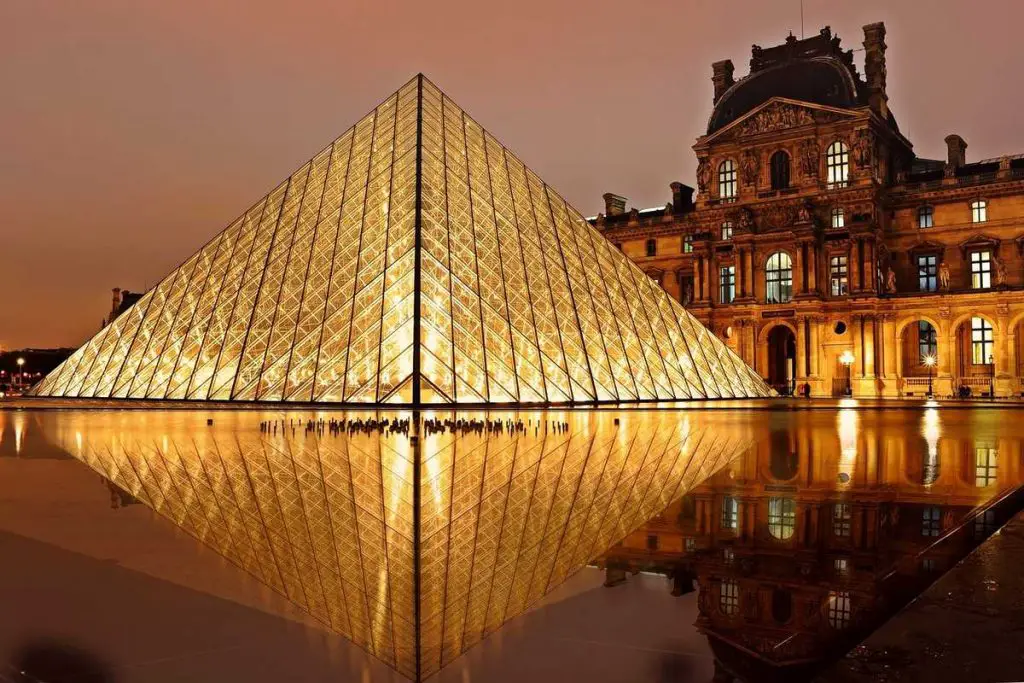 Das wohl bekannteste Museum von Paris: der Louvre