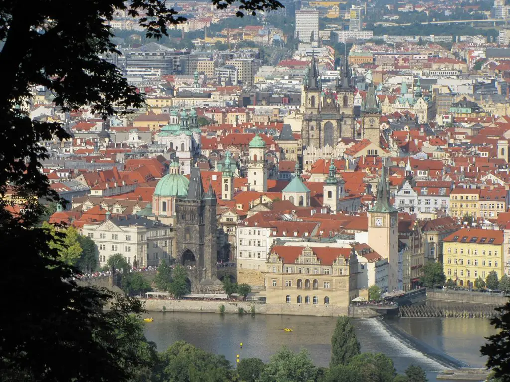 Bei einer der Stadttouren hat man auch einen wunderschönen Blick auf die Altstadt von Prag